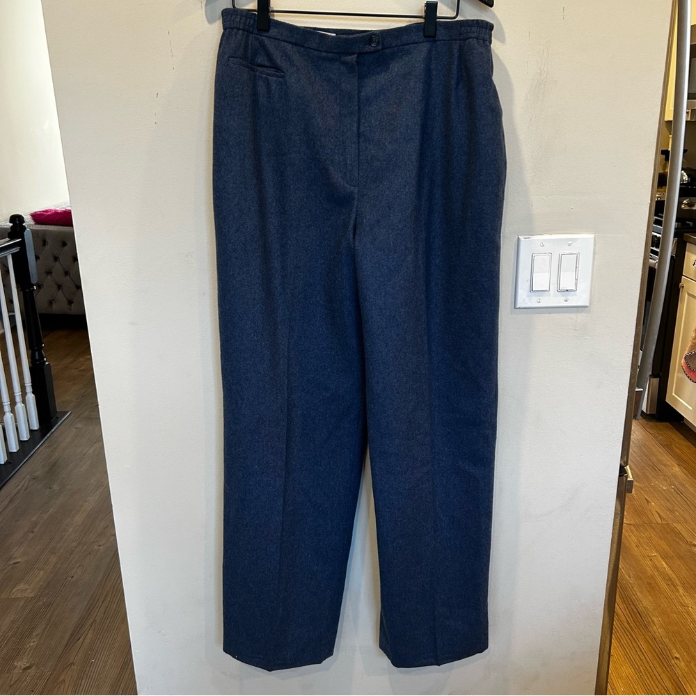 Women's Classic Blue Straight Leg wool Pants. Size 34